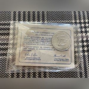Vintage Commemorative Medallion Queen Elizabeth II Silver Jubilee 1952-1…